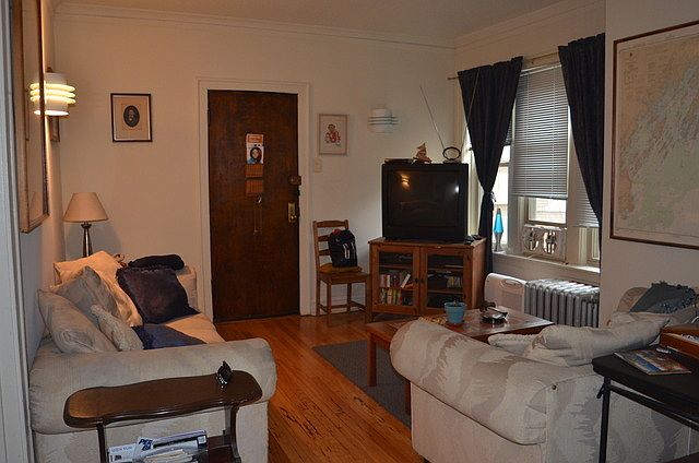 2nd image of 4229 1/2 N Paulina St APT 3S