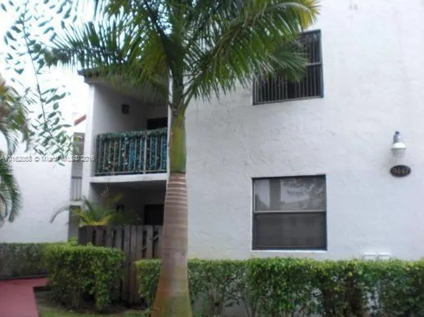 9423 Fontainebleau Blvd, Miami, FL