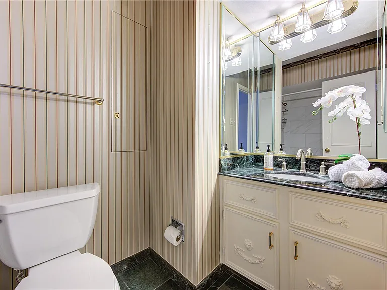 2232 S Piney Point Rd #110 — Photo 14