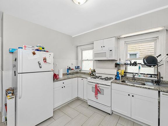 4th image of 28 Magnolia St #1