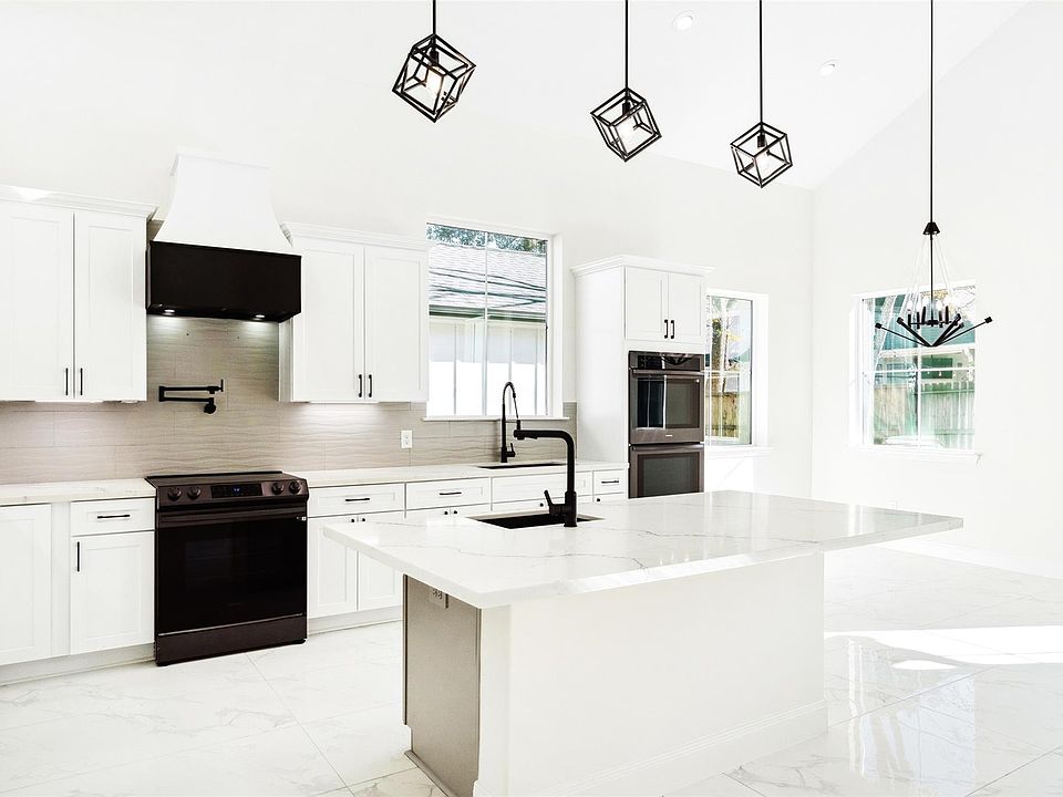 1st image of 75 Wick Willow Rd