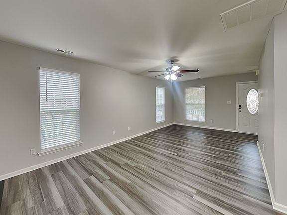5th image of 109 Sweetbriar Ct