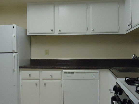 2nd image of 18 Kensington Cir APT B