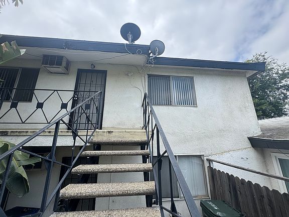 2nd image of 616 Abbey Ln APT 4