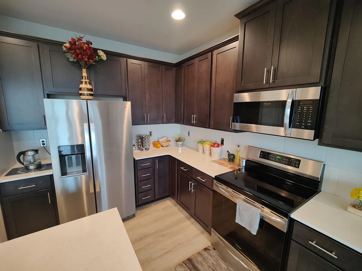 Stainless steel appliances - 1621 Seattle Hill Rd #S-3