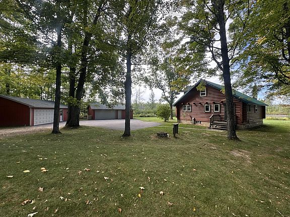 3rd image of 619 Arbutus Point Ln