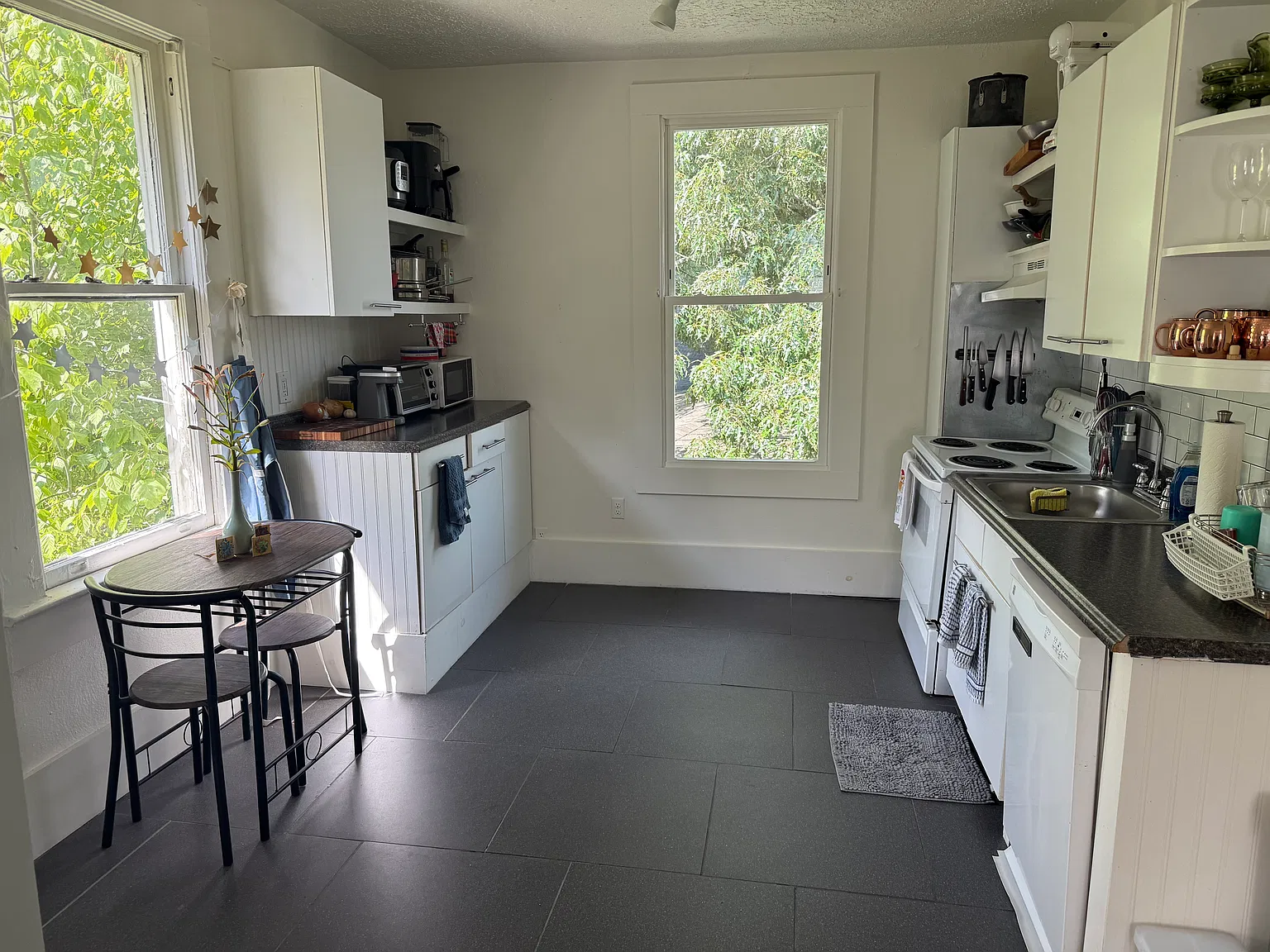 1492 S Gordon St — Photo 3
