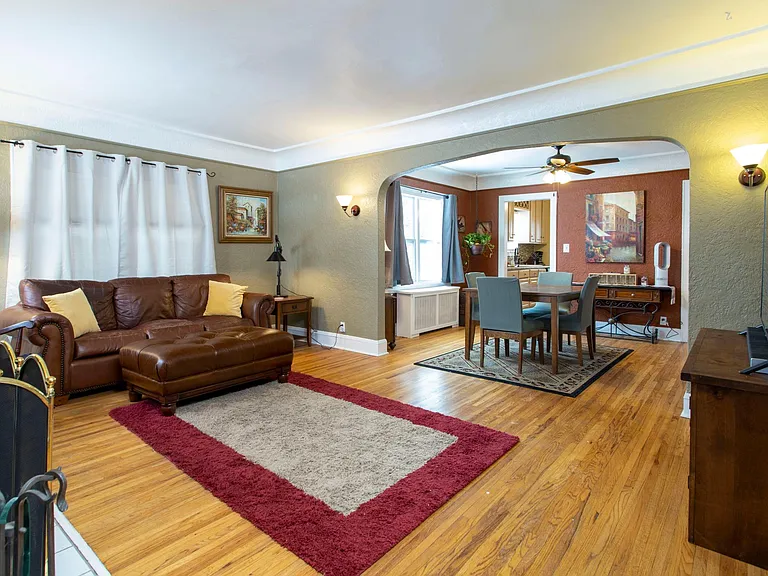 1014 Hoyt Ave W — Photo 26