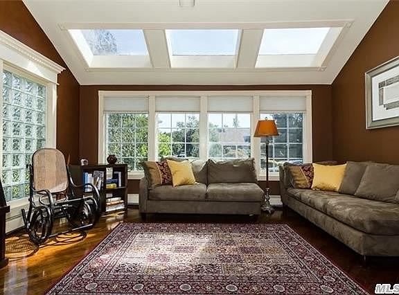 5th image of 9 Clearmeadow Ln