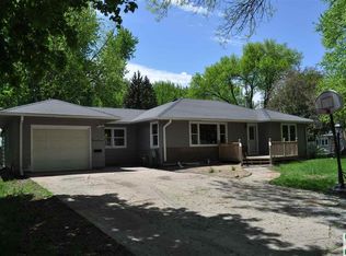 1518 Pleasant Court Dr, Sheldon, IA 51201
