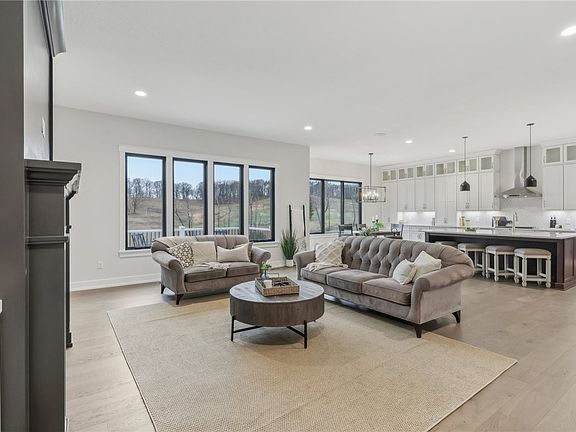 3rd image of 104 Amaryllis Ln