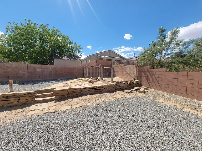 2202 Margarita Dr SE — Photo 36