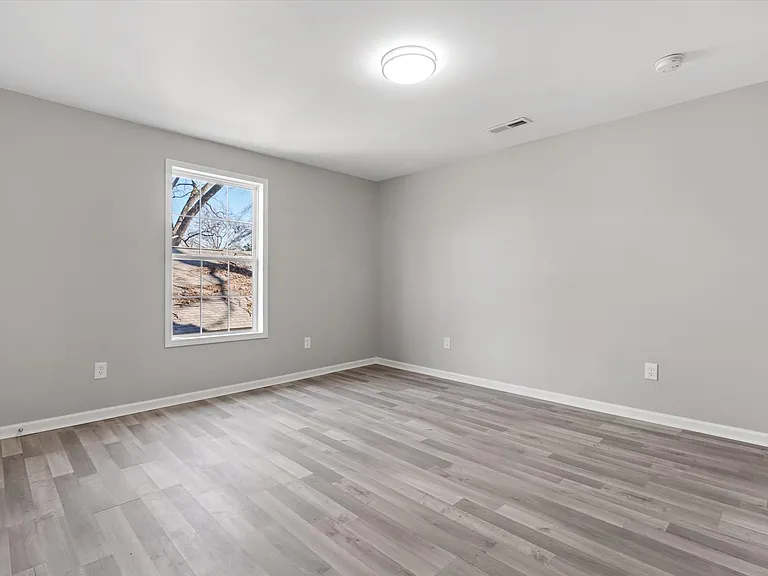 105 S York St — Photo 11