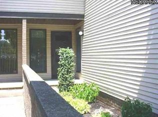 4453 Whitfield Ln #347, Richmond Heights, OH