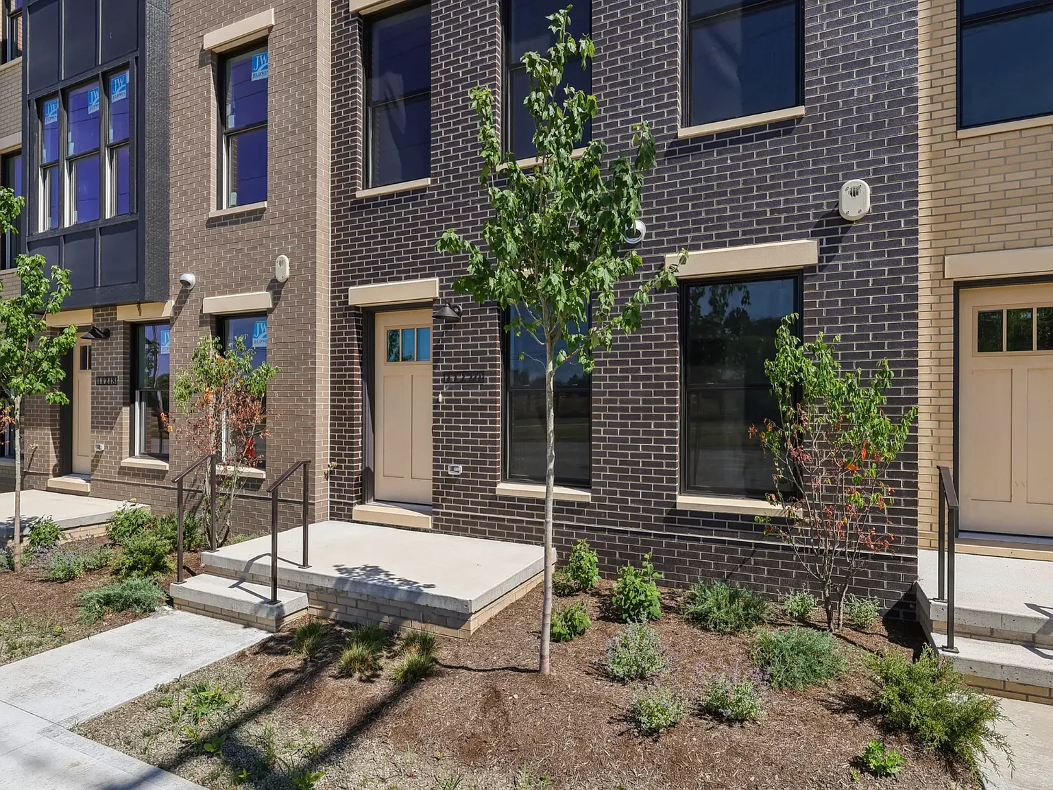 2 bed, 2.5 bath, 1940 sqft, $3,500 — Photo 1