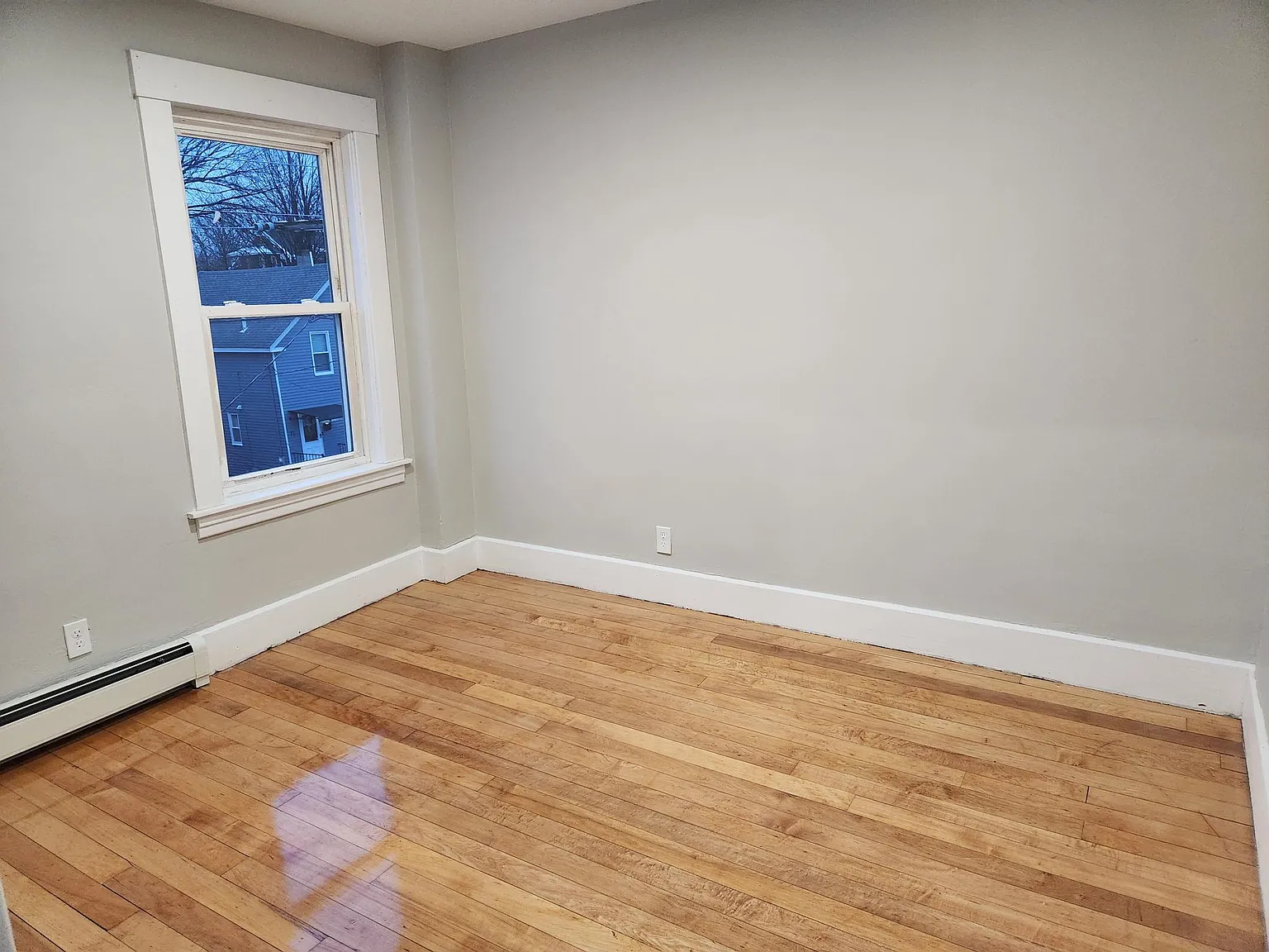 3 bed, 1200 sqft, $2,050 — Photo 3