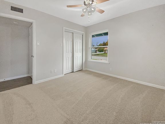 5th image of 302 MONTFORT DR