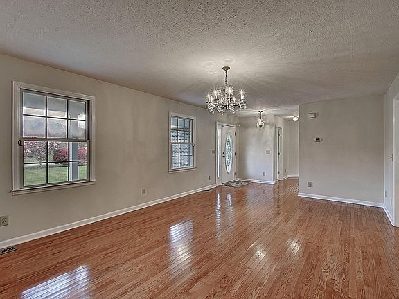 4th image of 107 Tad Lincoln Ct