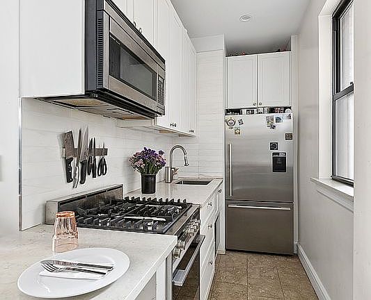 4th image of 415 W 57th St APT 3D