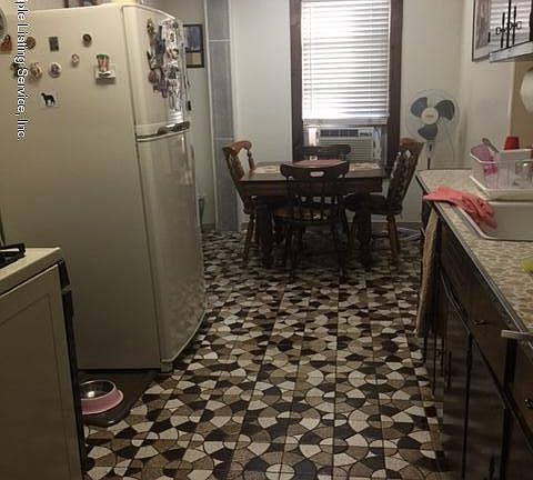 3rd image of 91 Hickory Ave