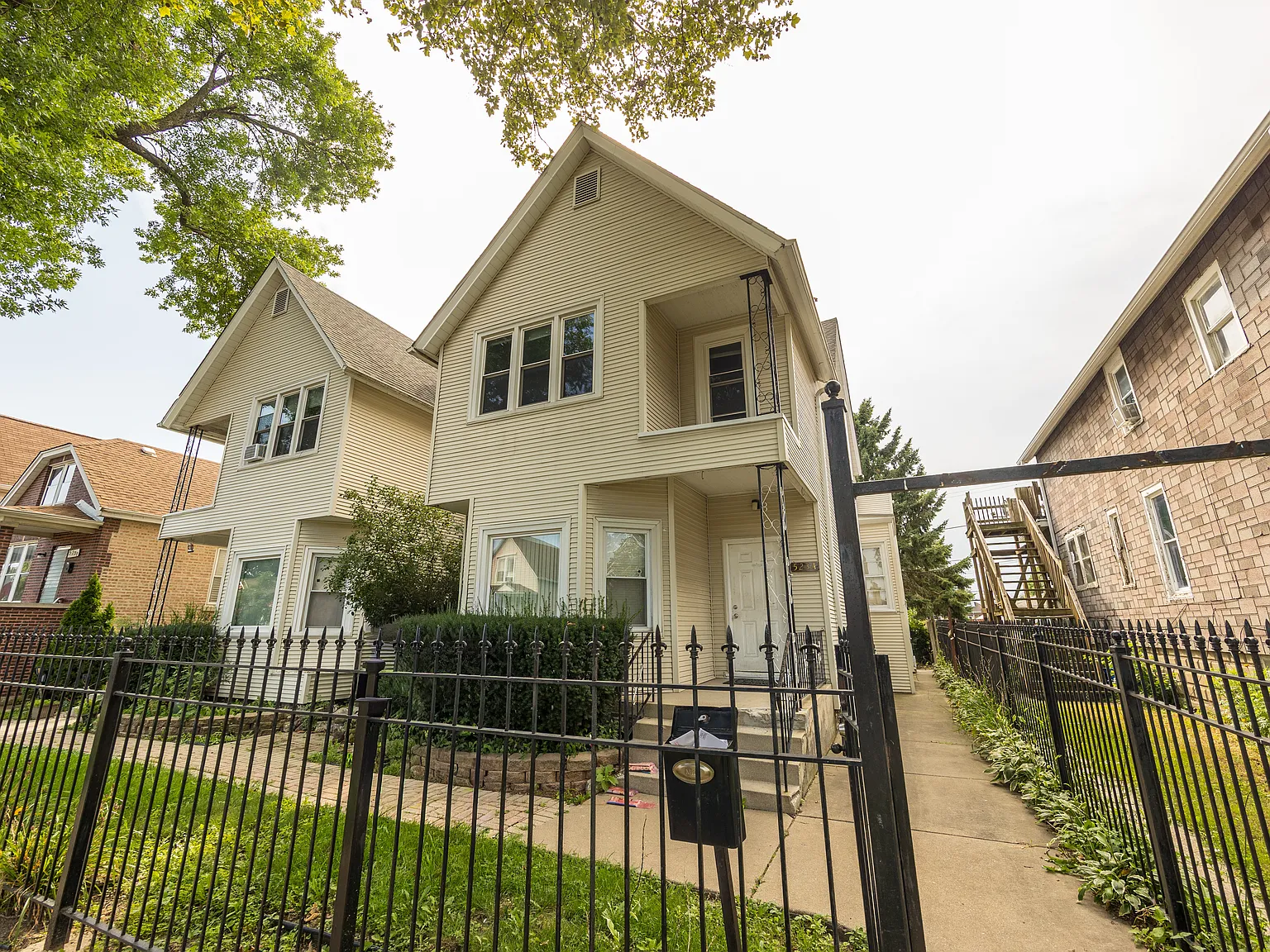 2 bed, 900 sqft, $1,800 — Photo 2