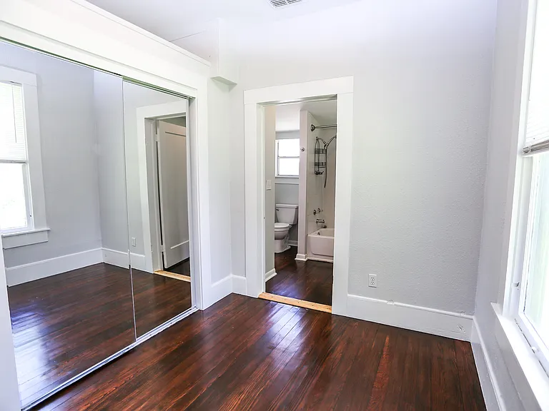 271 S Willow Ave — Photo 29