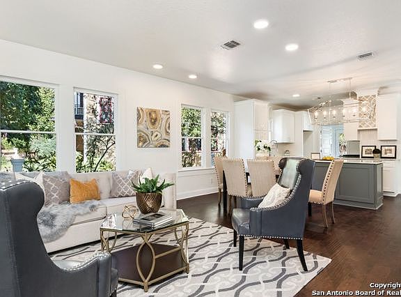 5th image of 418 Kings Ct