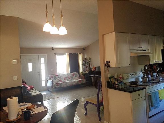 3rd image of 1450 NE Old Mill Dr