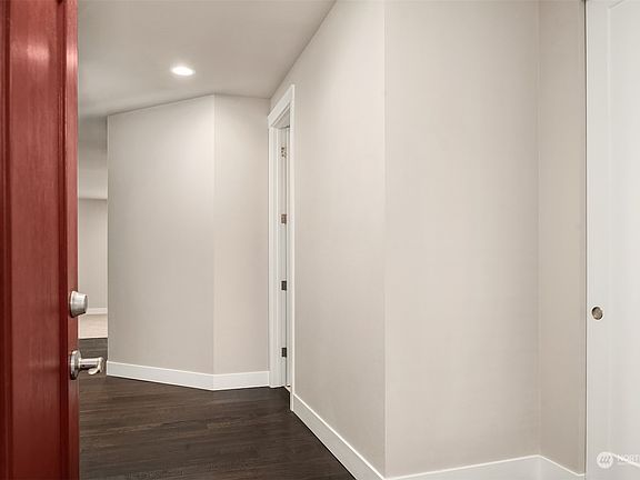 2nd image of 8248 59th Avenue NE
