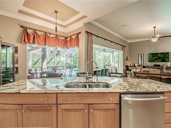 4th image of 6427 Renwick Cir