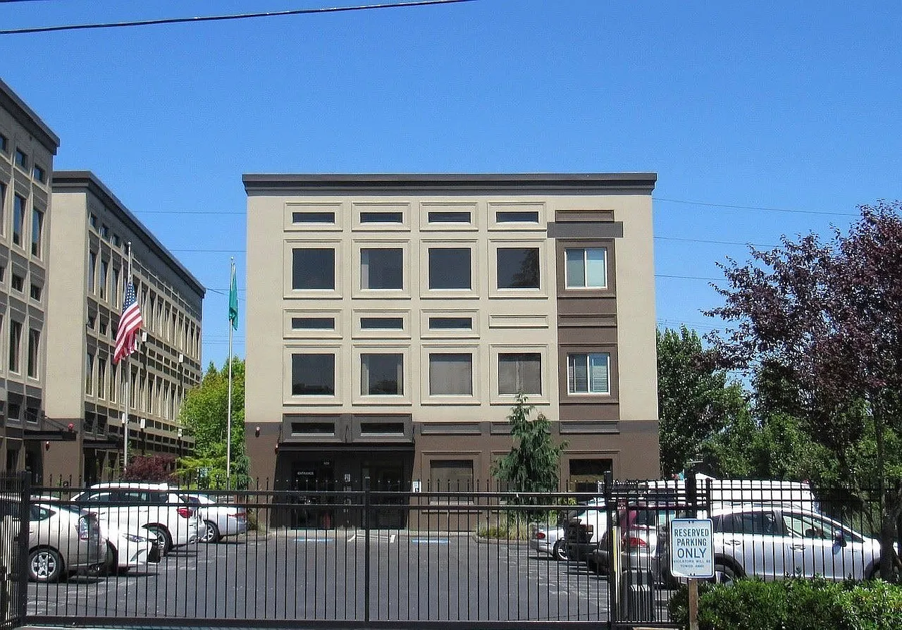 406 Legion Way Southeast — Photo 1