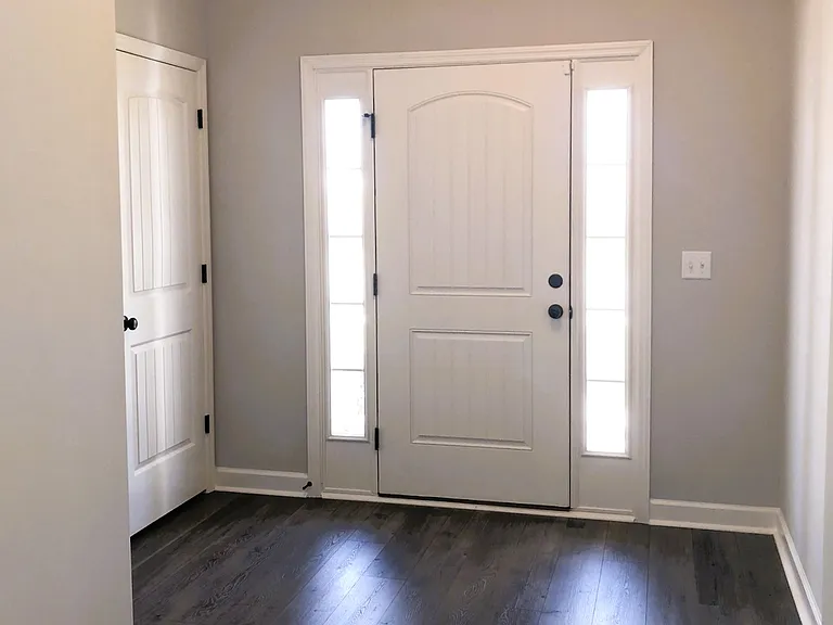 1052 Mulford Loop — Photo 3