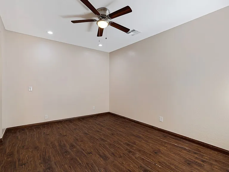 Desert View Apartments — Photo 26