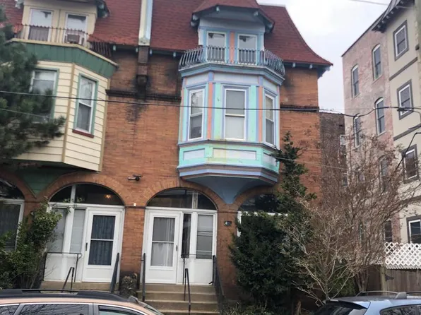 406 S 45th St APT 2R, Philadelphia, PA 19104