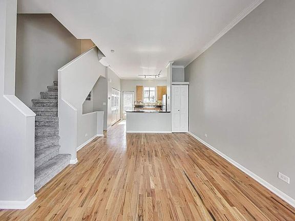 4th image of 1145 W Newport Ave #V