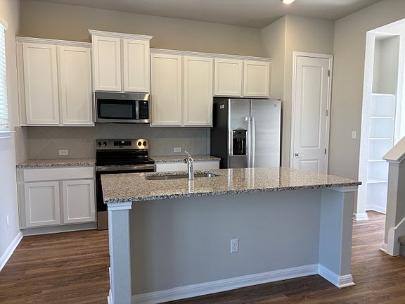 4th image of 1020 Vista View Dr #701