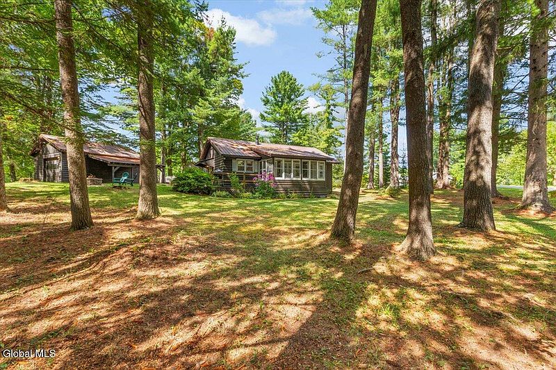 2nd image of 3 Pine Knoll Road