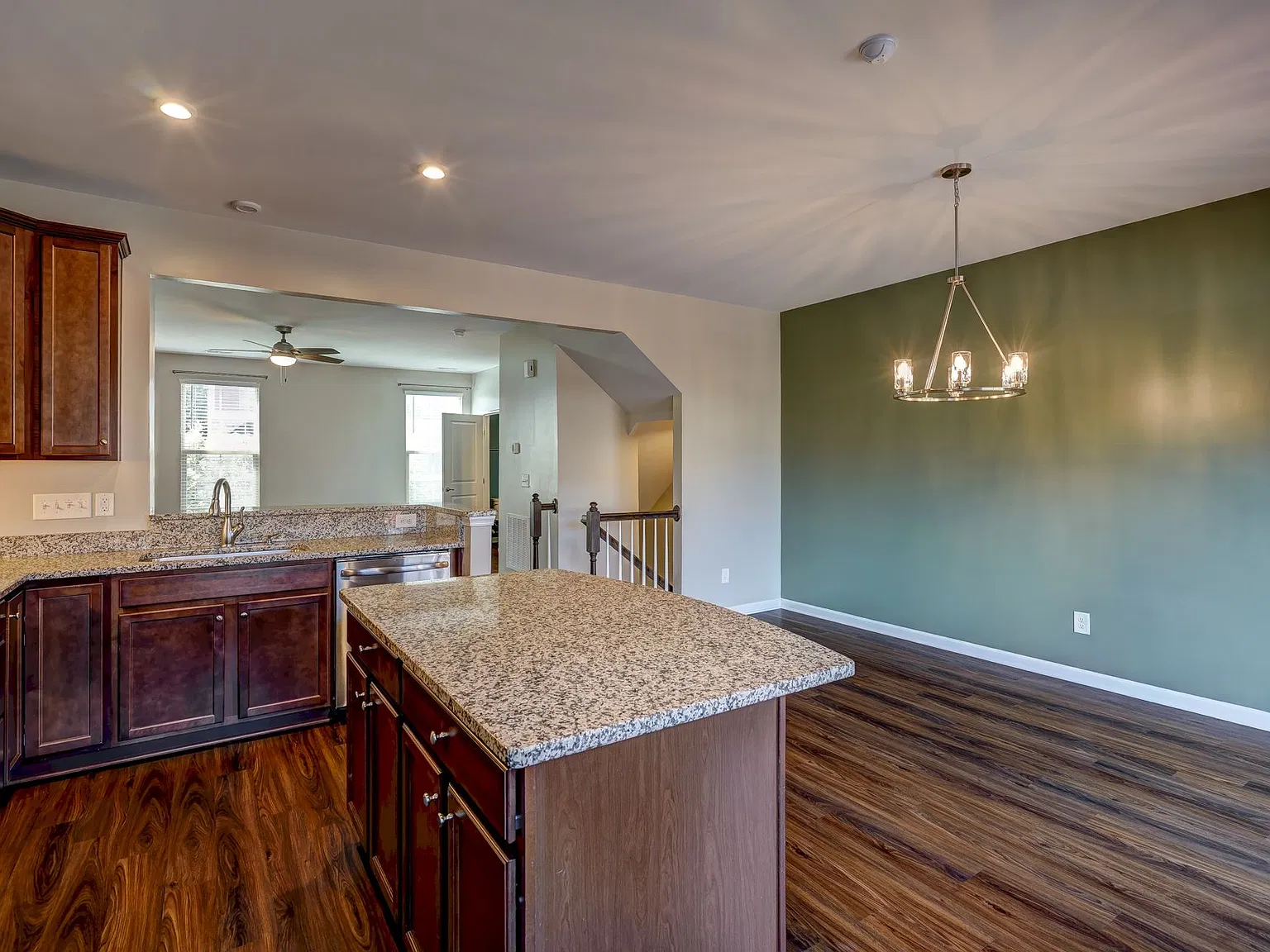 3 bed, 2.5 bath, 1800 sqft, $2,300 — Photo 4