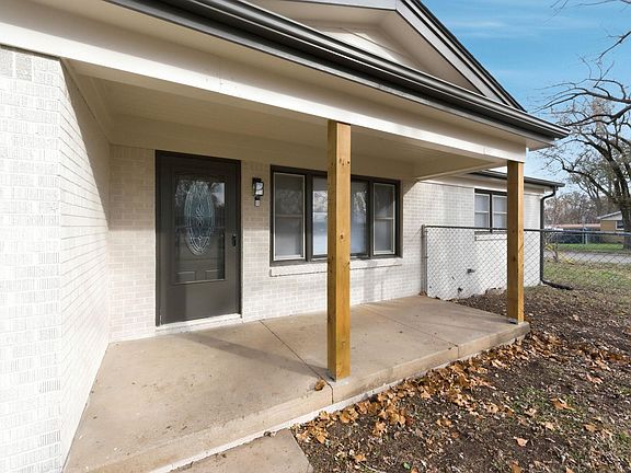 5th image of 400 Spring Dr
