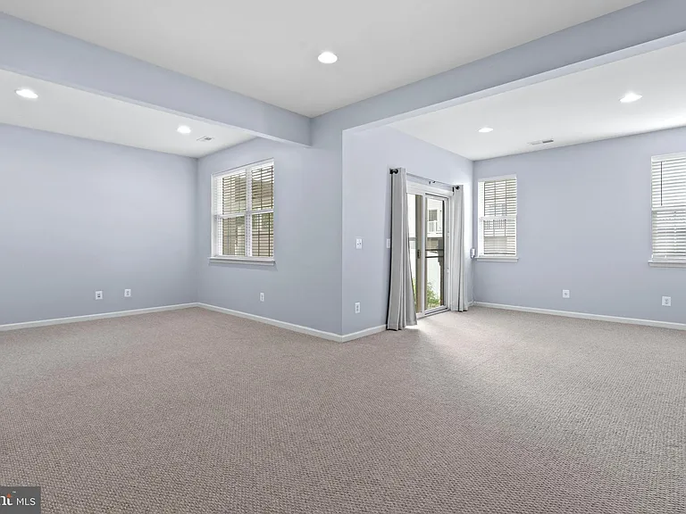 22667 Flowing Spring Sq — Photo 30