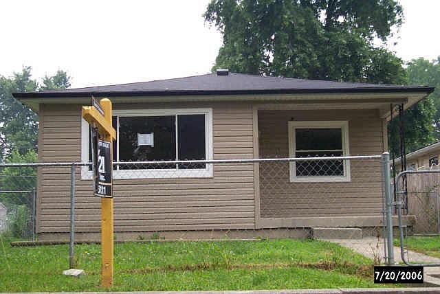 1st image of 1723 E Nelson Ave