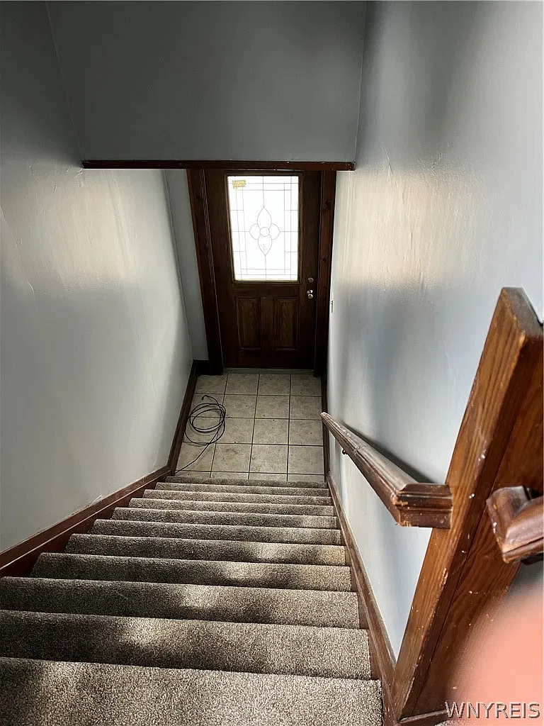 3 bed, 1.0 bath, 1600 sqft, $1,975 — Photo 3