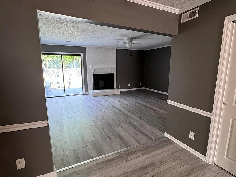1131 Glendale Dr — Photo 10