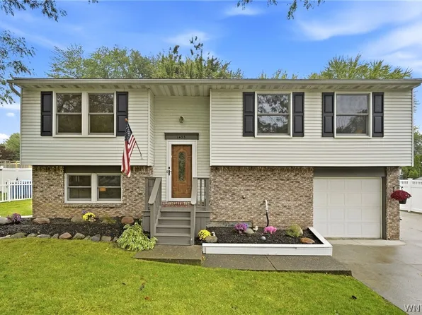 1433 Darlington Dr, Derby, NY 14047