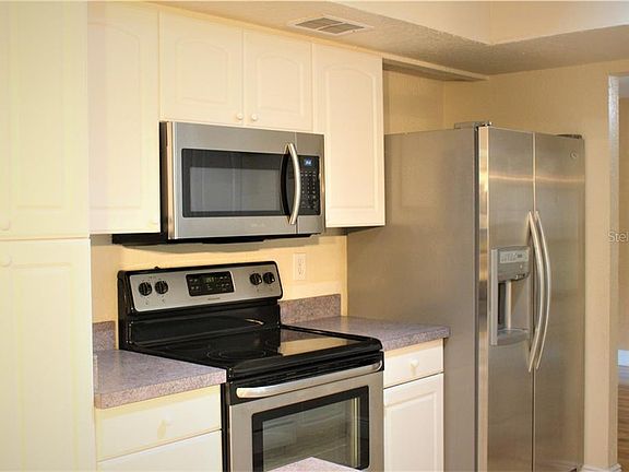 4th image of 1010 Bradford Dr