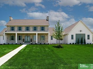 22569 Crestline Cir, Gretna, NE 68028