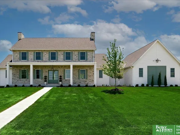 22569 Crestline Cir, Gretna, NE 68028
