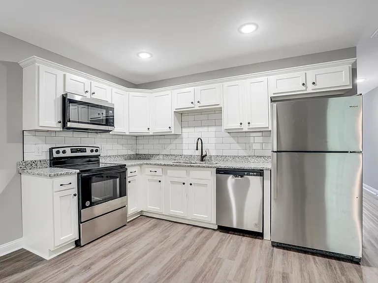 374 Ryder Ave #B — Photo 1