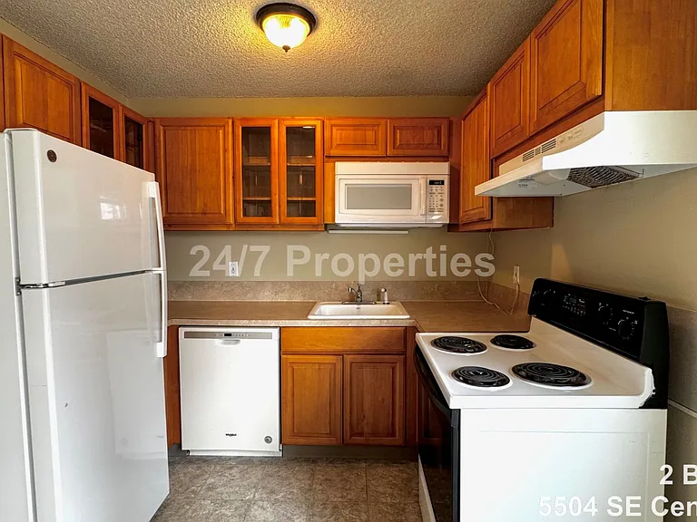 Upper-Level 2 BD | 1 BA Home - FoPo — Photo 6