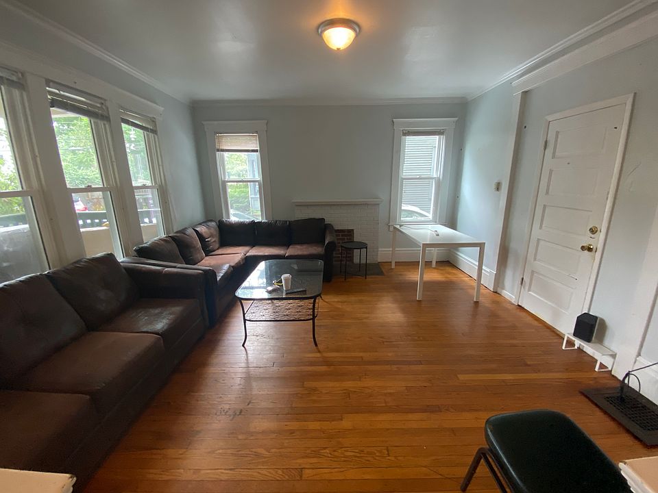 1st image of 1328 Forest Ct